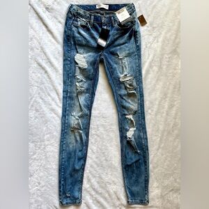 NEW! NWT Mudd 5L Low Rise Skinny Distressed Jeans